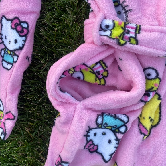 Hello Kitty Sanrio Pink Pajama Sleep Bath Robe Pompompurin My melody Keroppi PJs - Picture 6 of 9